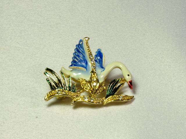 Swan  Pin
